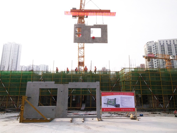 1610786510689982.jpg 南昌市政建設集團桃花南路安置房項目裝配式建筑構件首次吊裝6003.jpg
