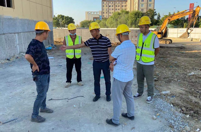 南昌市政建設集團黎德義前往污水全收集第一批昌安路地下式再生水處理站青山湖區(qū)秦坊村安置房一期一標段檢查6911.jpg