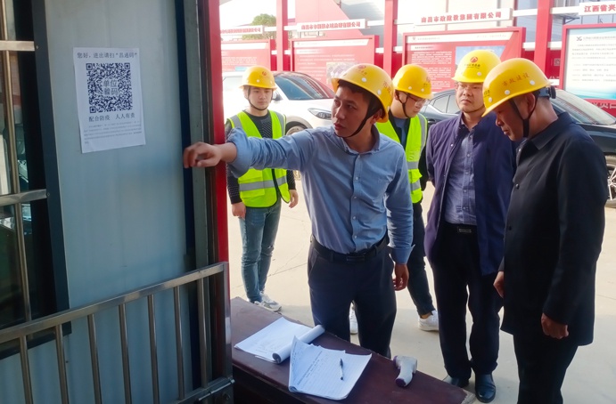 張世東深入市政公用城項(xiàng)目、秦坊安置房項(xiàng)目、南昌高鐵東站新區(qū)項(xiàng)目督查質(zhì)量、安全、揚(yáng)塵治理工作