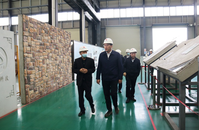 南昌縣委書記陳翔調研市政遠大公司 南昌縣委書記陳翔調研市政遠大公司