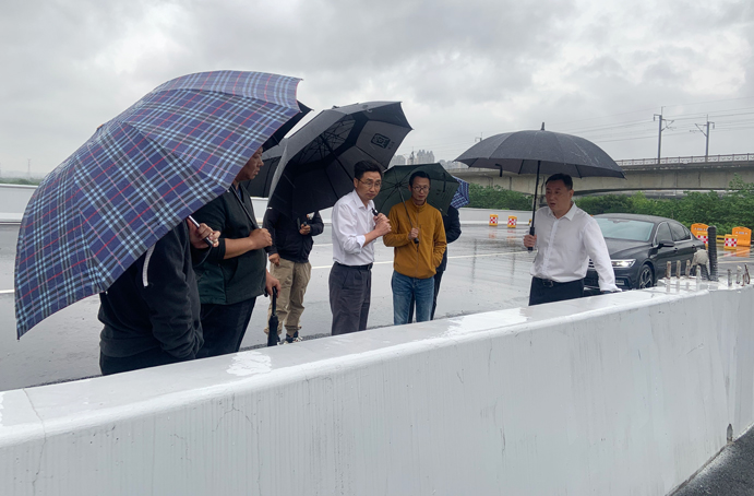 徐旭前往南昌縣河洲路項(xiàng)目、小藍(lán)大道快速化項(xiàng)目調(diào)研pg