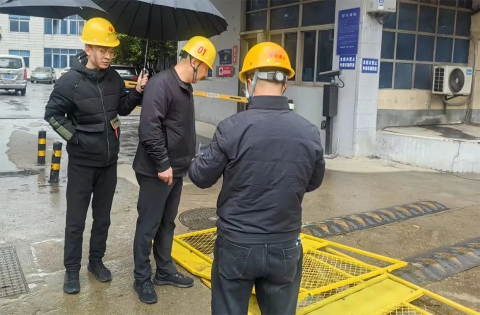 徐旭調(diào)研南昌縣小藍大道、青云譜污水接駁工程｜施工進度與安全文明管理